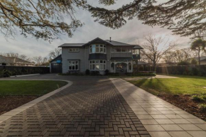 Bel Air Mansion - Sleeps 15 Villa
